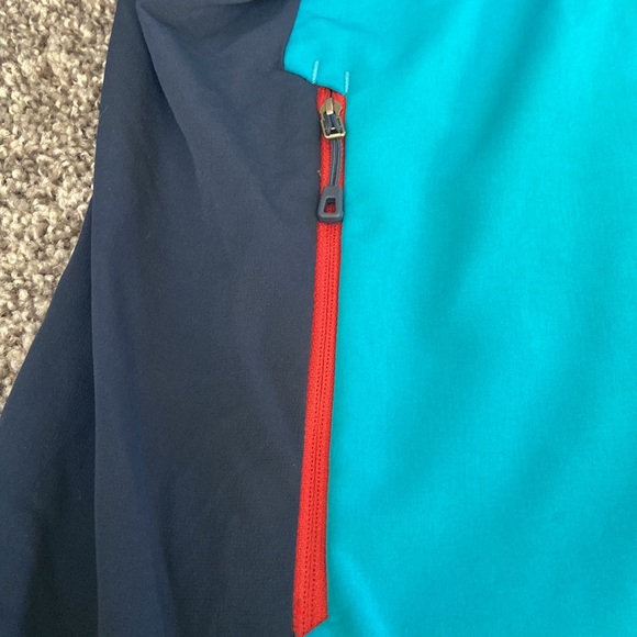 PATAGONIA Mens Size XS Polartec & Windbloc jacket with hood & numerous pockets - Picture 3 of 8